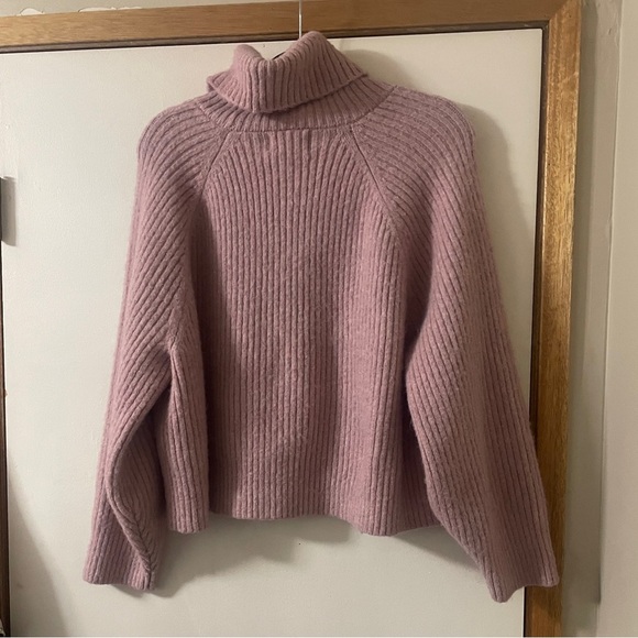 Old Navy (XLg) Soft Pink Feminine Cozy Cropped Turtleneck Knit Top - Picture 3 of 9